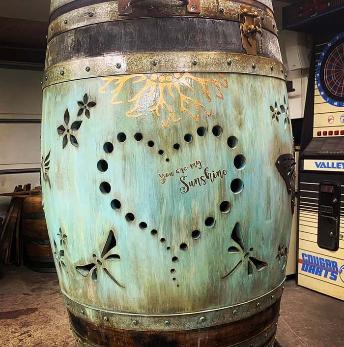 Turquoise Wine Barrel #winebarrel #repurposed #diy #barrel #decoratingideas #homedecor #decorhomeideas