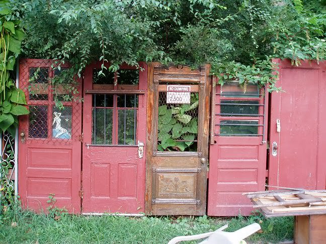 Use Old Doors For Fence #diy #repurpose #doors #old #decorhomeideas