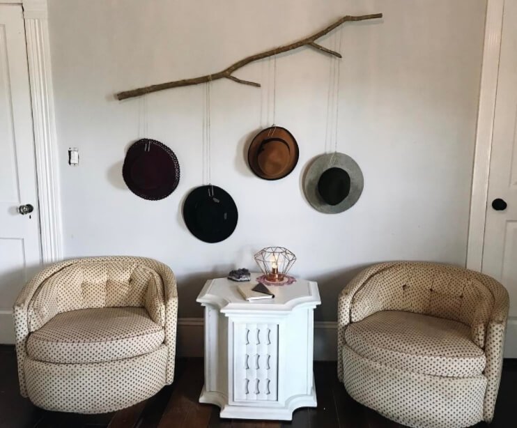 Wall Mounted Branch Hat Racks #hatrack #diy #organizer #decorhomeideas