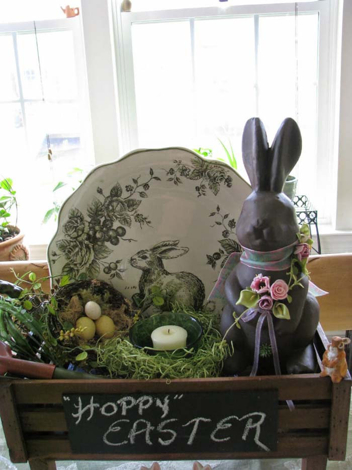 Wooden Crate with Easter Antiques #easter #diy #rustic #decor #decorhomeideas