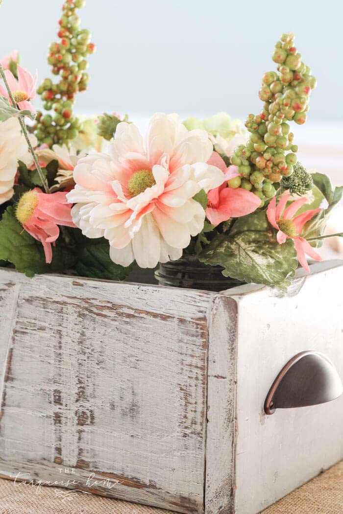 Wooden Crate with Spring Flowers #easter #diy #rustic #decor #decorhomeideas