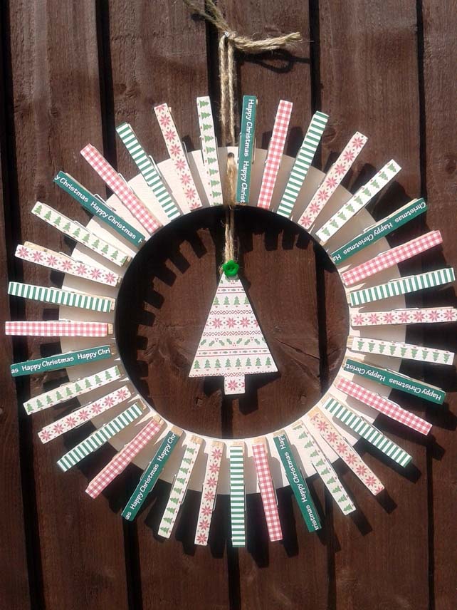 Christmas Peg Wreath #diy #clothespin #wreath #crafts #decorhomeideas