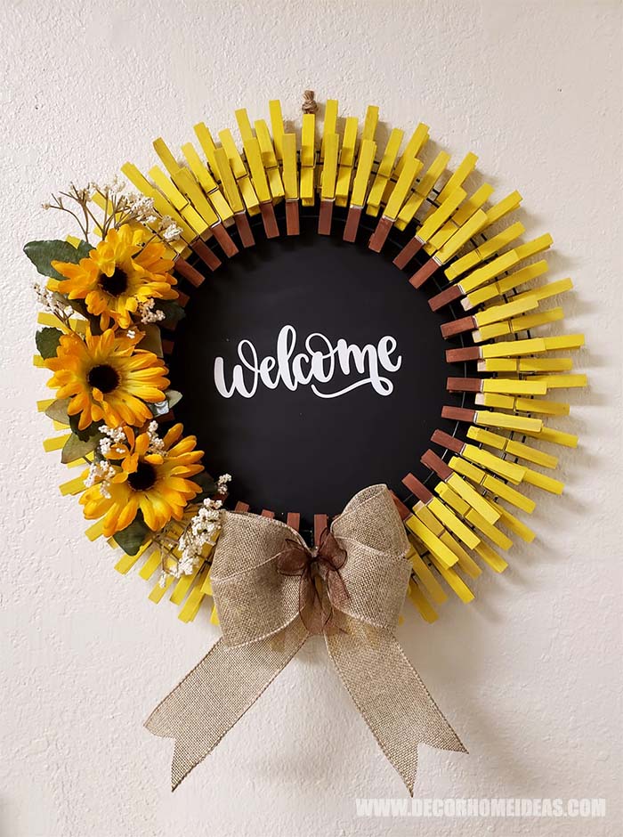 Clothespin Wreath With Sunflowers And Burlap #diy #clothespin #wreath #crafts #decorhomeideas