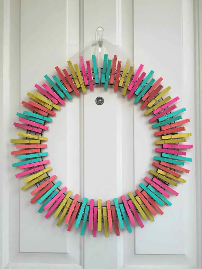 DIY Summer Clothespin Wreath #diy #clothespin #wreath #crafts #decorhomeideas