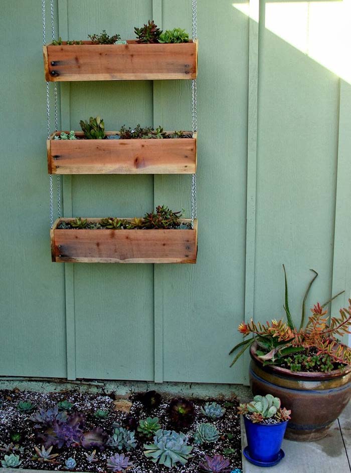 DIY Tiered Hanging Planter Boxes #diy #planter #wood #flower #pallet #decorhomeideas