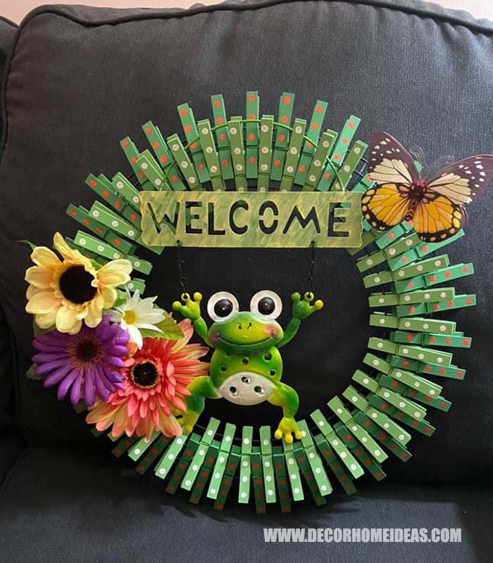 Frog Themed Clothespin Wreath #diy #clothespin #wreath #crafts #decorhomeideas