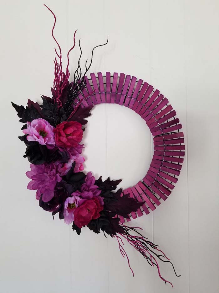 Purple And Black Flowers Wreath #diy #clothespin #wreath #crafts #decorhomeideas