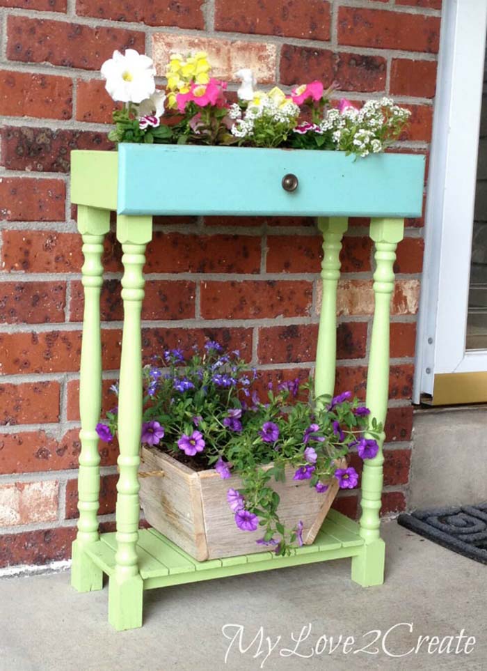 Repurposed Drawer and Table Legs Planter #diy #planter #wood #flower #pallet #decorhomeideas