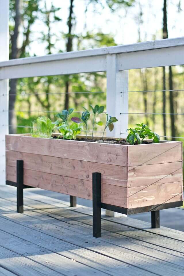 Simple DIY Wood Planter Box #diy #planter #wood #flower #pallet #decorhomeideas