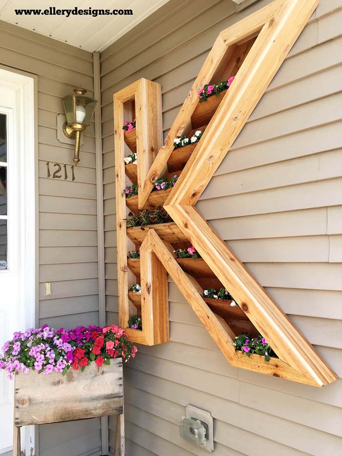 Wood Monogram Mounted Flower Planter #diy #planter #wood #flower #pallet #decorhomeideas