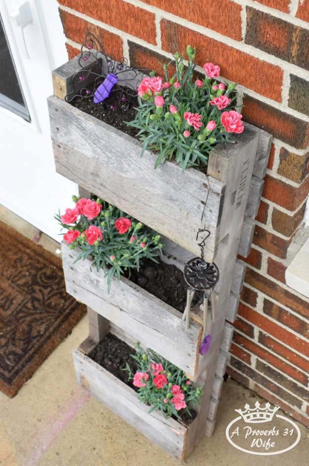 Wood Pallet Tiered Planter Box #diy #planter #wood #flower #pallet #decorhomeideas