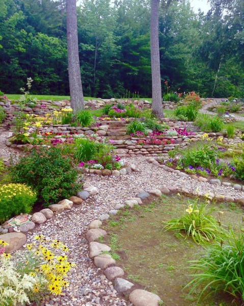 Backyard Walkway Stone Edging