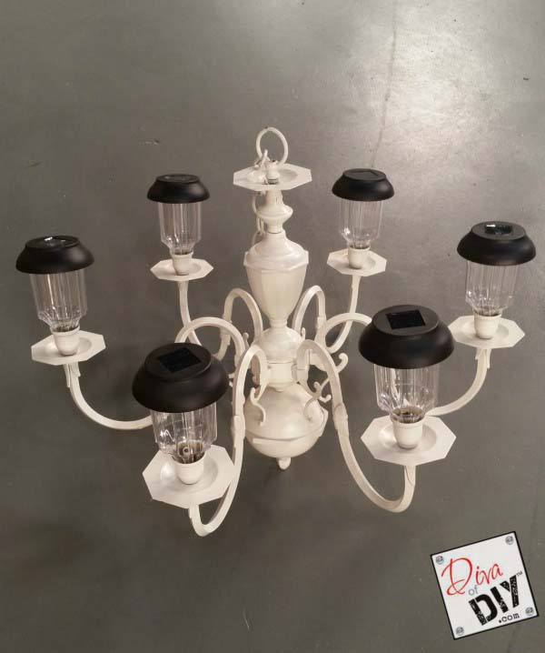 Bourgeois-On-A-Budget Solar Light Chandelier #diy #project #backyard #garden #decorhomeideas