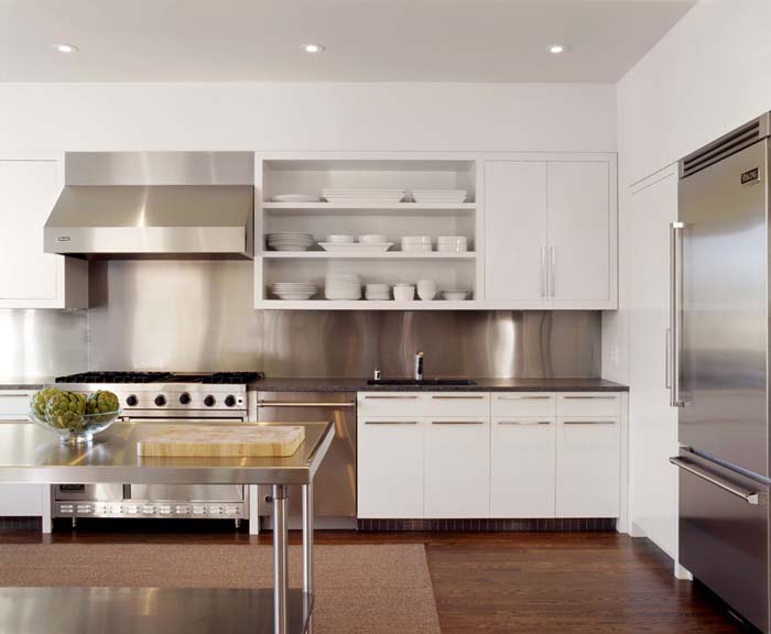 Clean And Modern Steel Kitchen #kitchen #cabinets #metal #steel #decorhomeideas