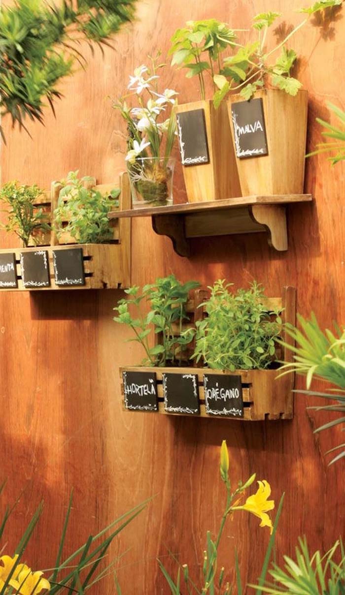 Decorative Wooden Box and Vase Herb Garden #diy #herbgarden #herbs #garden #ideas #decorhomeideas