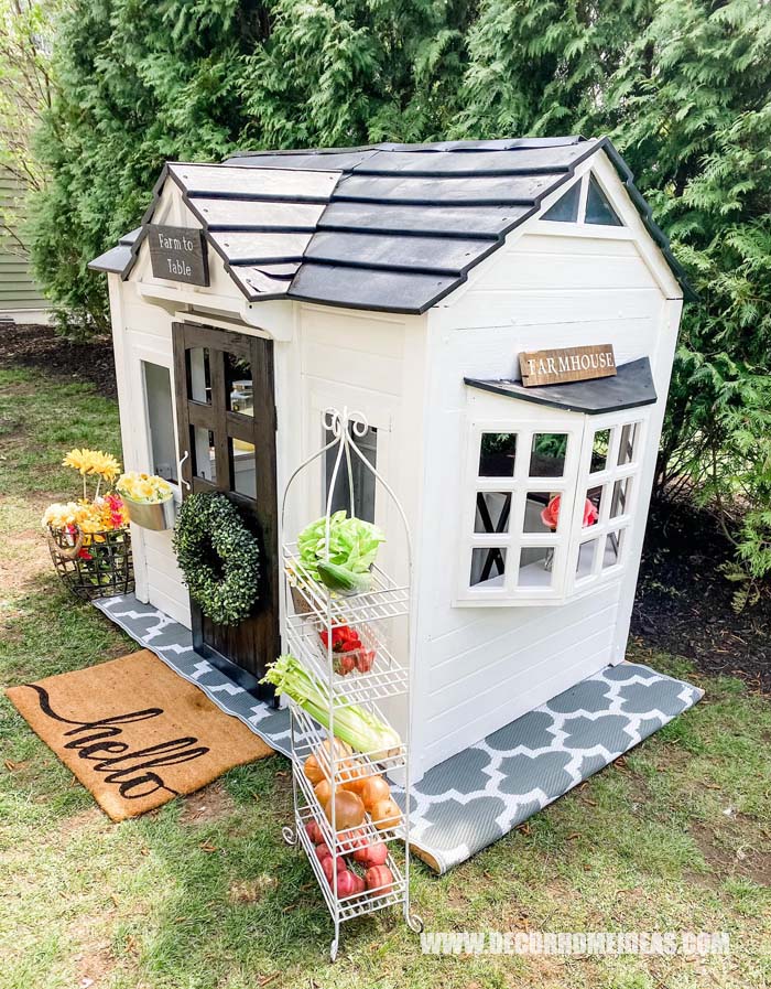 DIY Outdoor Farmhouse Playhouse Makeover. How to convert and old and worn playhouse into an adorable outdoor farmhouse style playhouse. #farmhouse #playhouse #makeover #diy #decorhomeideas