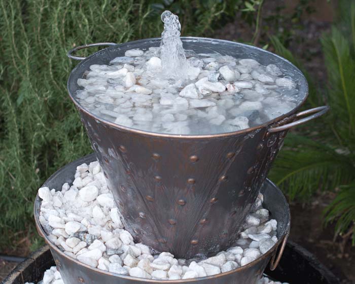 DIY Metal Bucket Water Feature #diy #backyard #garden #projects #decorhomeideas