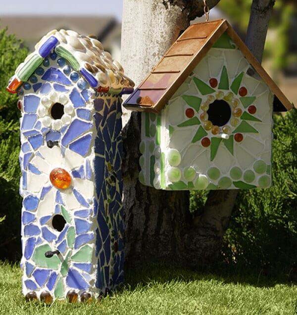 DIY Mosaic Bird House Projects #diy #garden #mosaic #backyard #decorhomeideas