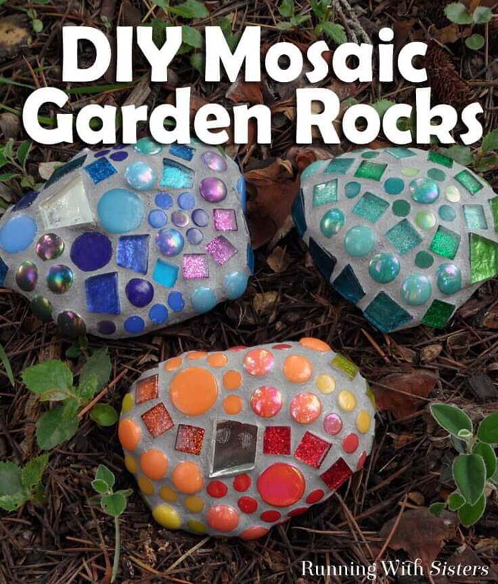 DIY Mosaic Garden Rock Decorations #diy #garden #mosaic #backyard #decorhomeideas