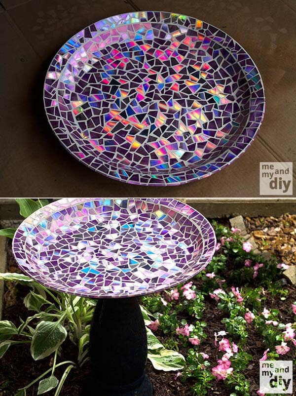 DIY Mosaic Top Bird Bath #diy #garden #mosaic #backyard #decorhomeideas