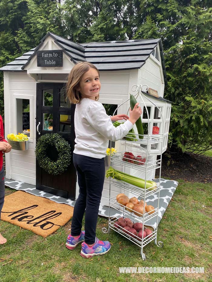 DIY Outdoor Farmhouse Playhouse Makeover. How to convert and old and worn playhouse into an adorable outdoor farmhouse style playhouse. #farmhouse #playhouse #makeover #diy #decorhomeideas