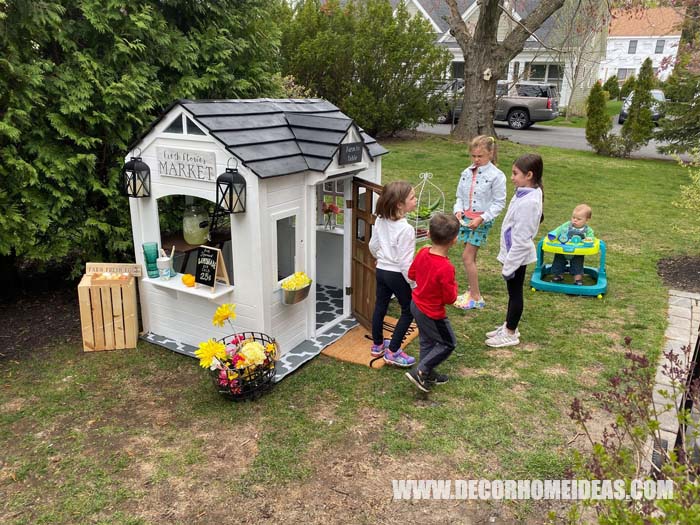 DIY Outdoor Farmhouse Playhouse Makeover. How to convert and old and worn playhouse into an adorable outdoor farmhouse style playhouse. #farmhouse #playhouse #makeover #diy #decorhomeideas