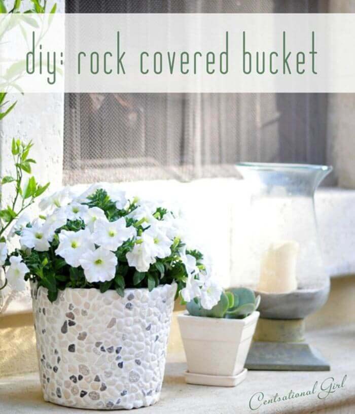 DIY Rock Covered Bucket Planter #diy #garden #rocks #stones #decorhomeideas