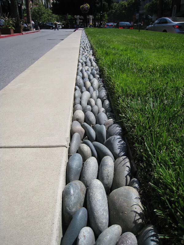 Easy DIY Stone Garden Edging #diy #garden #rocks #stones #decorhomeideas