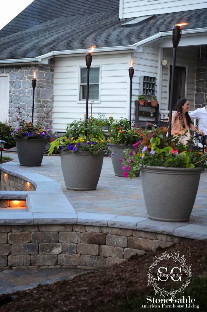 Freestanding Tiki Torch Planter Pots #diy #project #backyard #garden #decorhomeideas