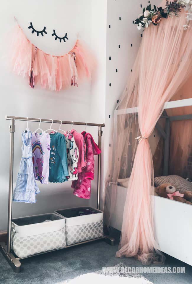 Girl Room Clothes Storage How To Decorate Girl Room with Montessori method, DIY decorations and furniture, wall murals , play areas and toy storage. #diy #kidsroom #montessori #decor #decorhomeideas