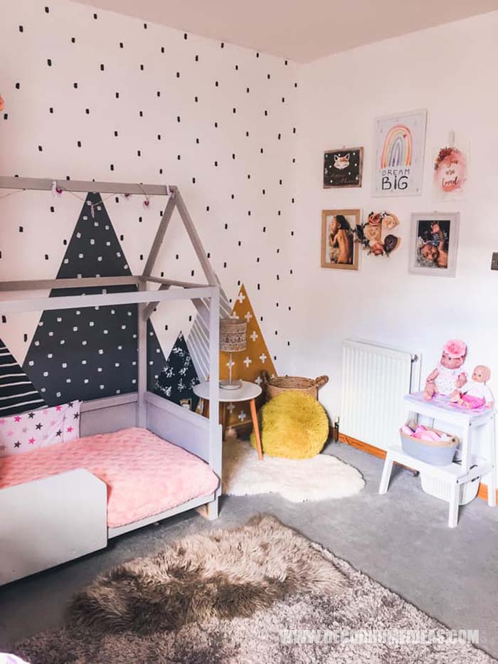 Girl Room With House Bed Interior. How To Decorate Girl Room with Montessori method, DIY decorations and furniture, wall murals , play areas and toy storage. #diy #kidsroom #montessori #decor #decorhomeideas