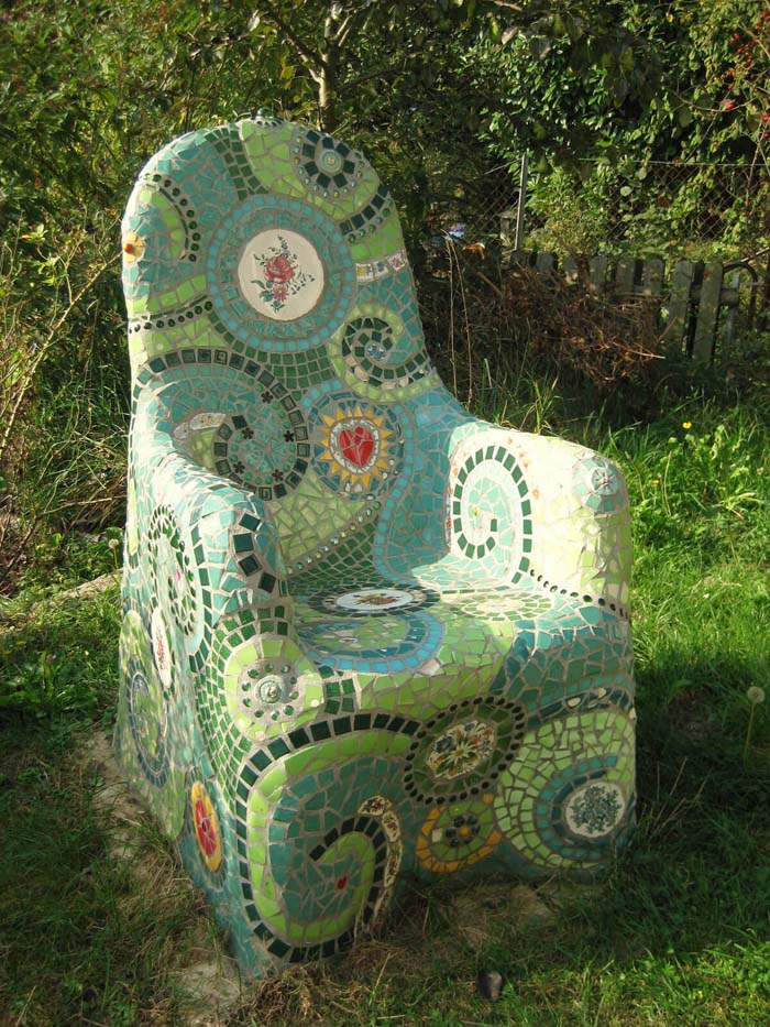 Mosaic Clay Outdoor Garden Chair #diy #garden #mosaic #backyard #decorhomeideas