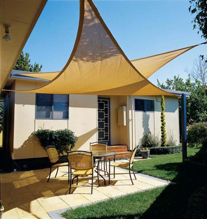 Overlapping Backyard Sun Sails #diy #sunshade #patio #backyard #pergola #decorhomeideas