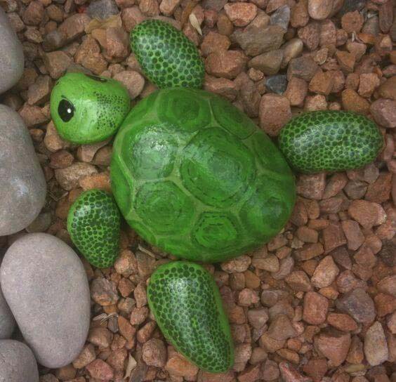 Painted Rock Sea Turtle DIY Garden Décor #diy #garden #rocks #stones #decorhomeideas