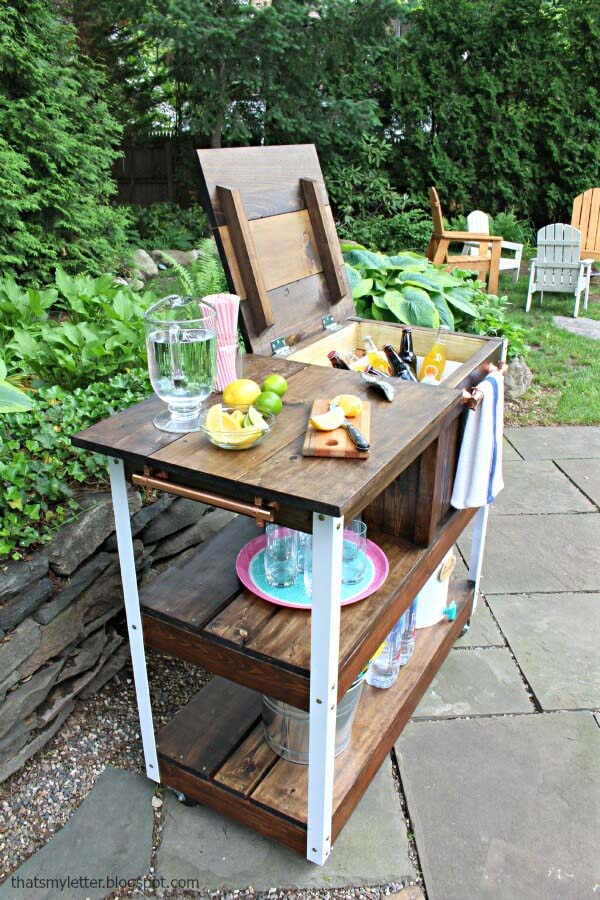 Personal Cabana-On-Wheels Wooden Bar #diy #project #backyard #garden #decorhomeideas