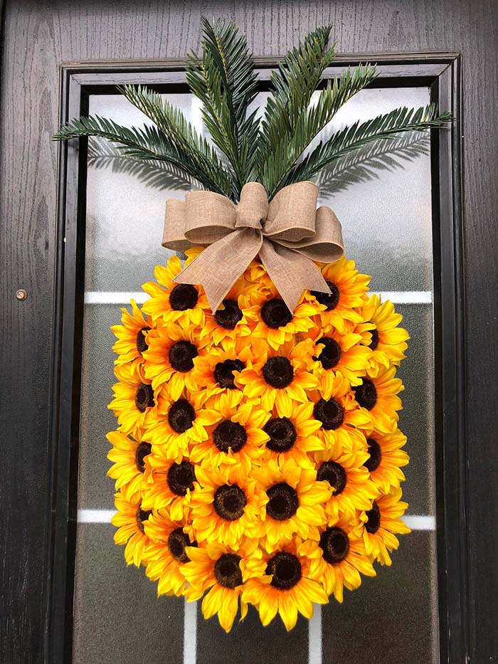 Pineapple Sunflower Wreath #diy #rustic #summer #decorations #decorhomeideas