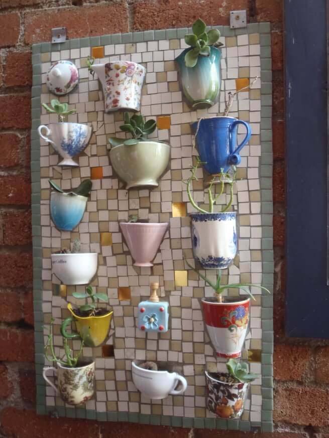 Repurposed Mosaic Tea Cup Planter #diy #garden #mosaic #backyard #decorhomeideas