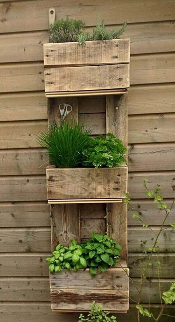 Rustic Three Tiered Herb Garden #diy #herbgarden #herbs #garden #ideas #decorhomeideas