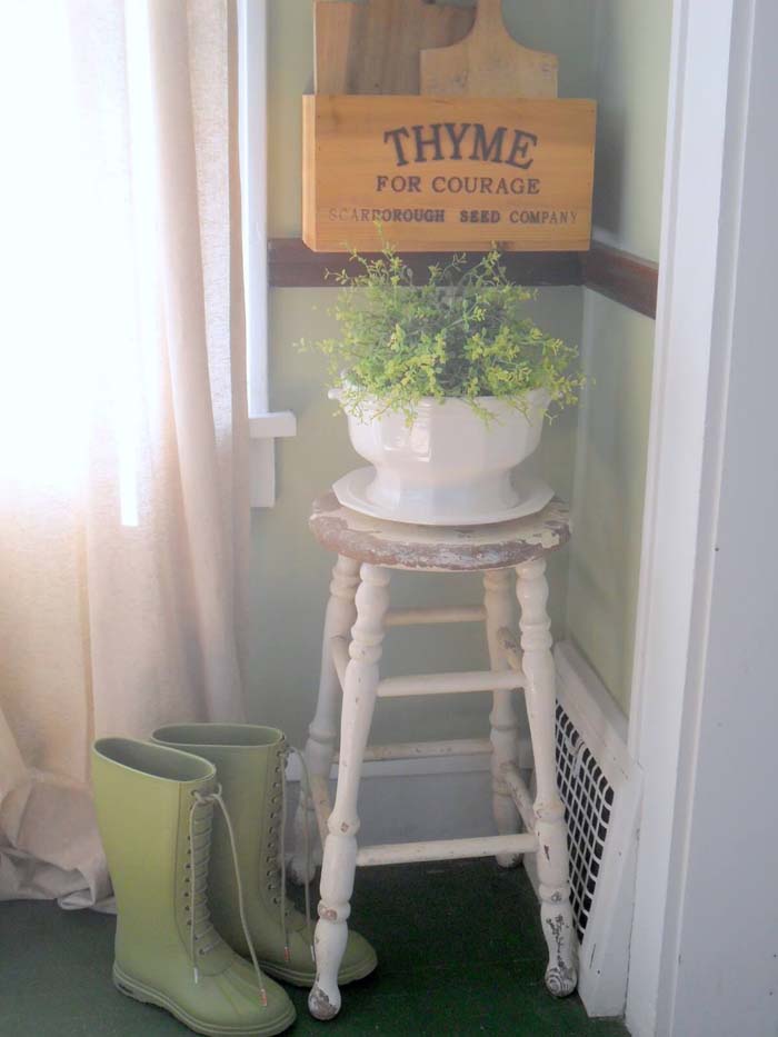 Rustic Weathered Stool Focal Point #diy #rustic #summer #decorations #decorhomeideas