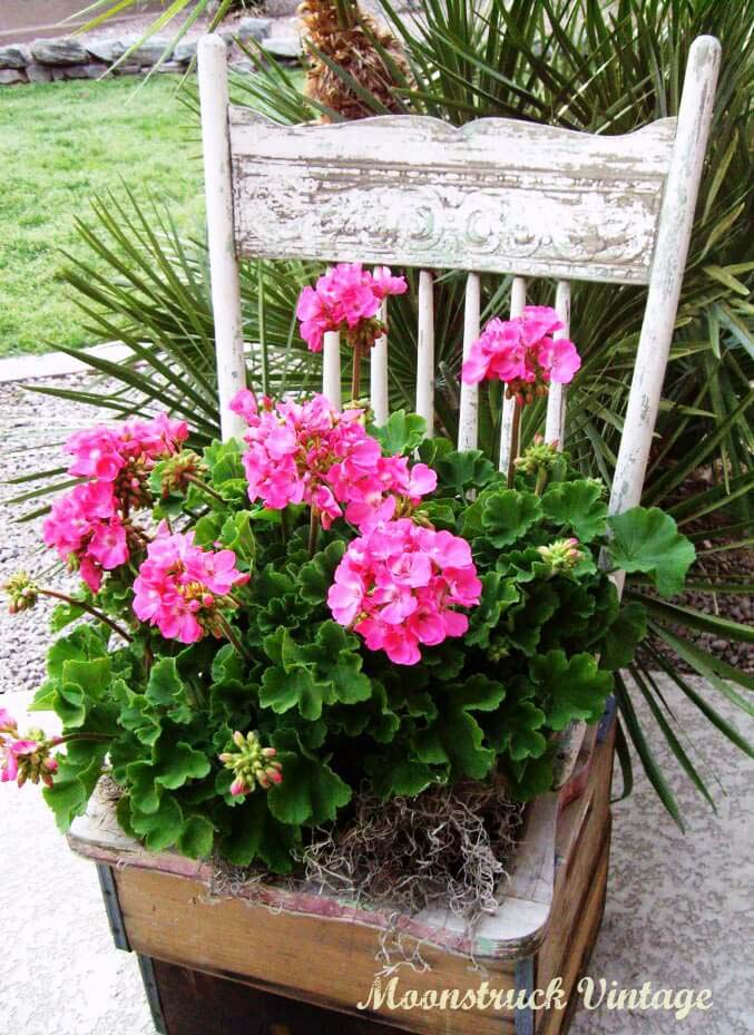 Shabby Chic Chair Flower Planter #diy #porch #patio #projects #colorful #decorhomeideas