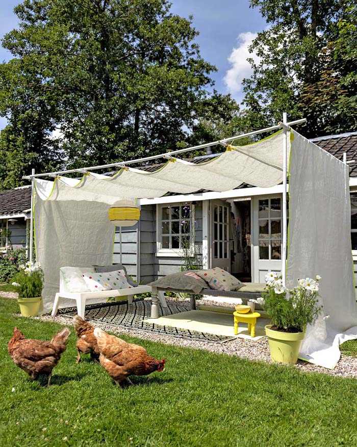 Simple Aluminum-Pipe Framed Backyard Canopy #diy #sunshade #patio #backyard #pergola #decorhomeideas