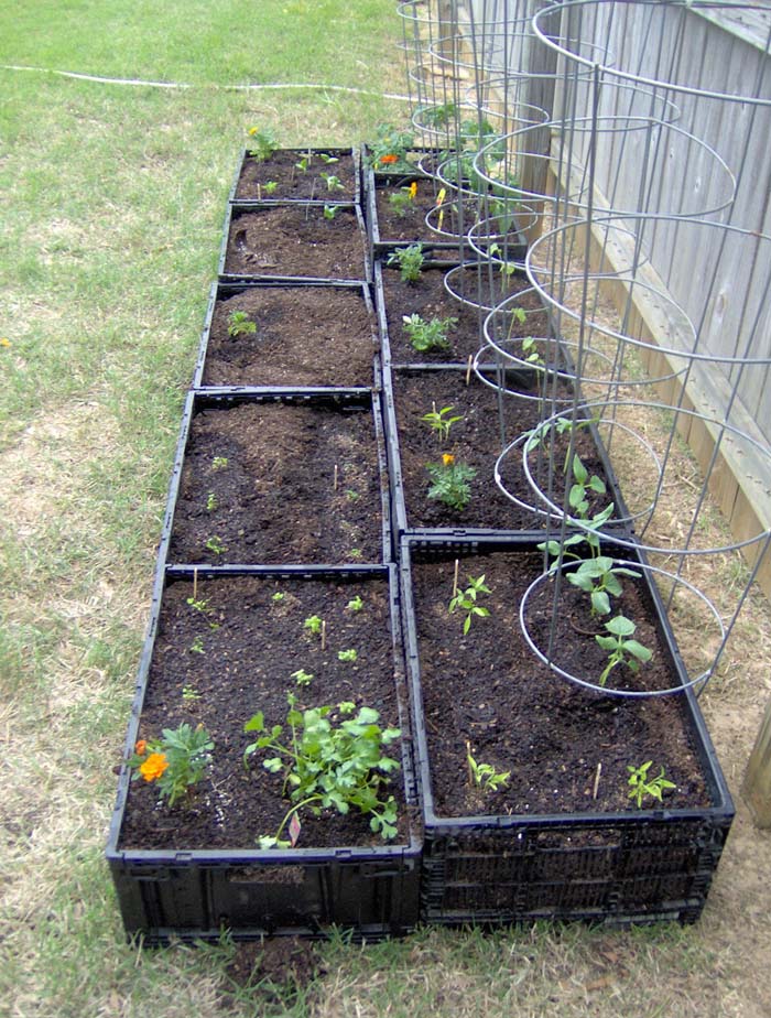 Space Saving Square Foot Garden with Crates #raisedbed #garden #diy #cheap #decorhomeideas