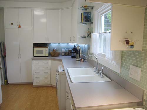 Dull White Steel Cabinets #kitchen #cabinets #metal #steel #decorhomeideas