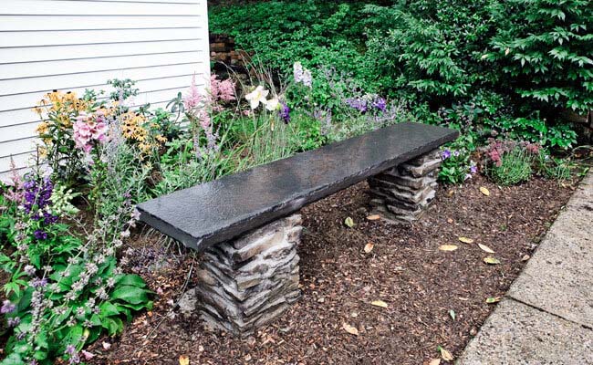 Stone and Slate Garden Bench #diy #garden #rocks #stones #decorhomeideas