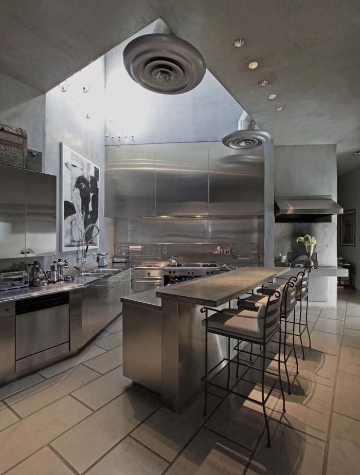 Curved Stainless Steel Kictchen In An Appartment #kitchen #cabinets #metal #steel #decorhomeideas