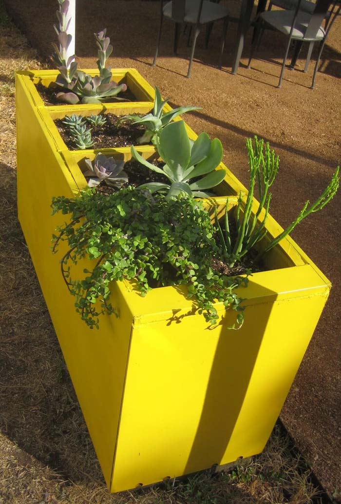 Vibrant Yellow Raised Garden #raisedbed #garden #diy #cheap #decorhomeideas