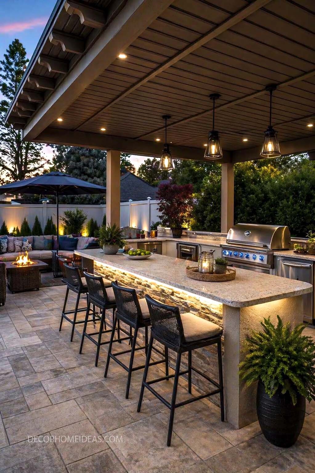 Luxury Covered Outdoor Kitchen and Bar