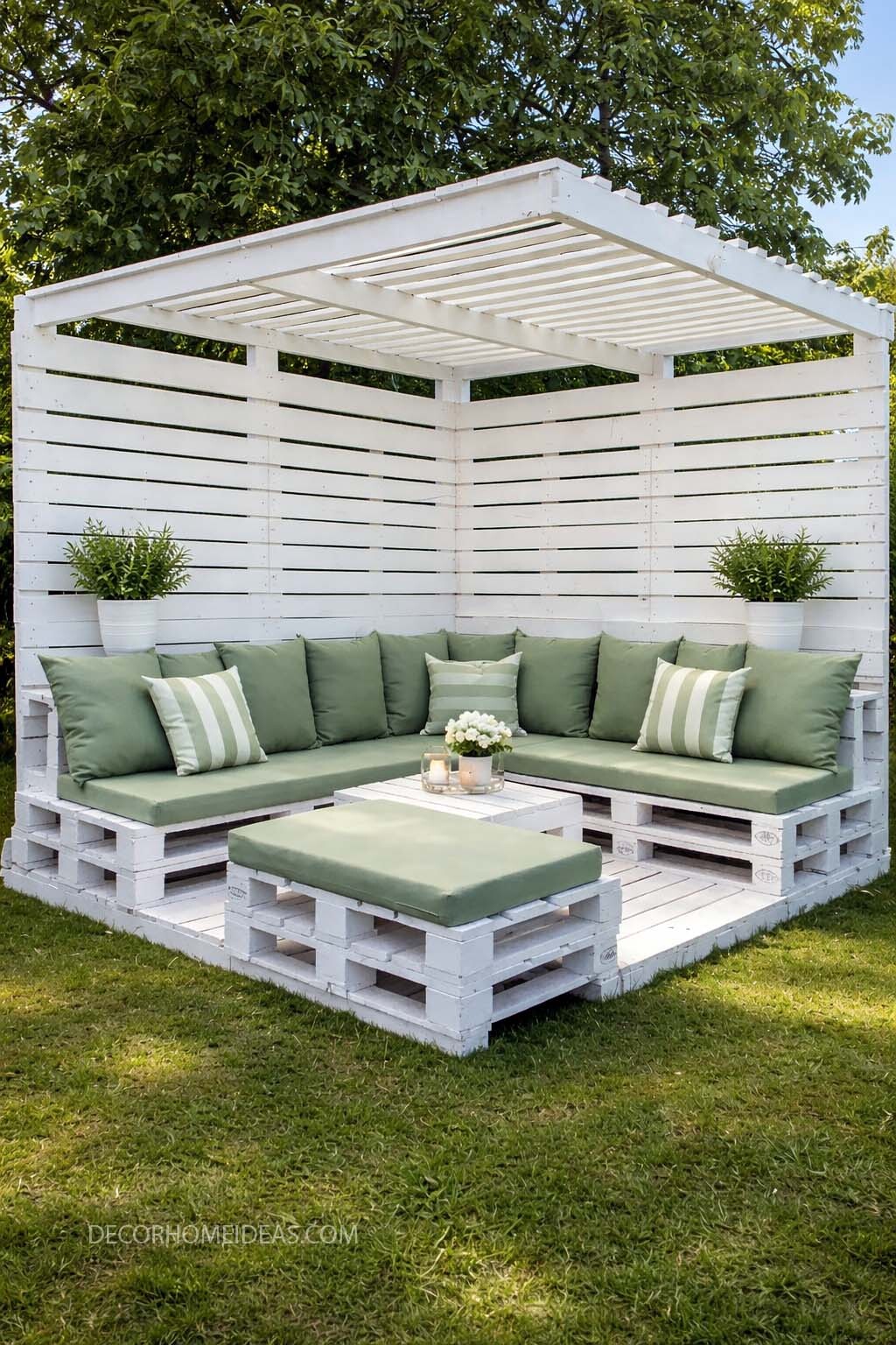 Pallet Garden Seating Ideas for a Cozy Outdoor Corner