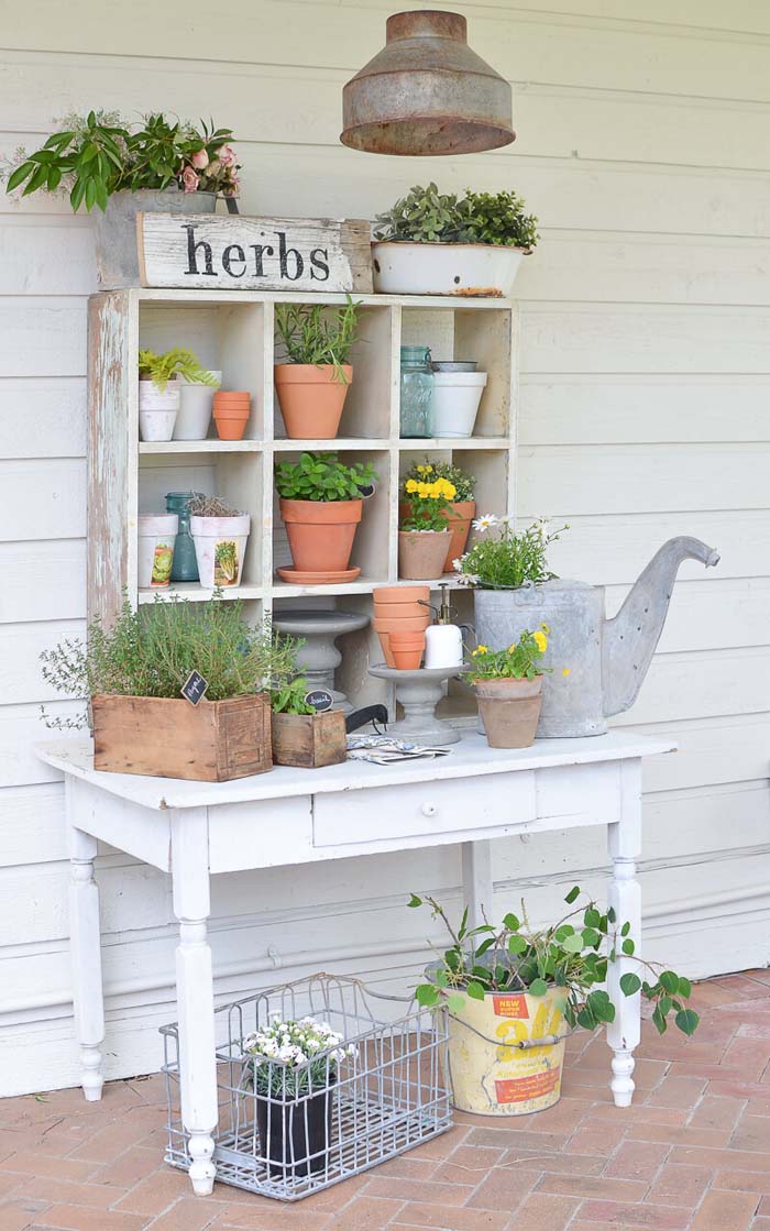 A Cute Cubby Hole Herb Garden #diy #potting #bench #garden #decorhomeideas