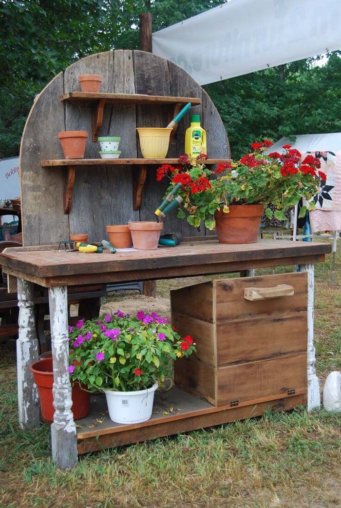 A Pieced Together Garden Center #diy #potting #bench #garden #decorhomeideas